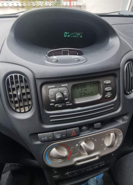 Tirane, shes makine Toyota Yaris Verso Viti 2004, 3.000 Euro