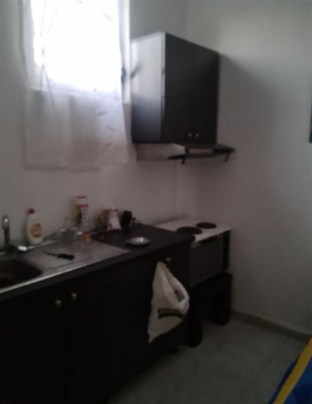 Tirane, jepet me qera Vile 1+1 Kati 3, 40 m² 300 € (Stacioni i Trenit)