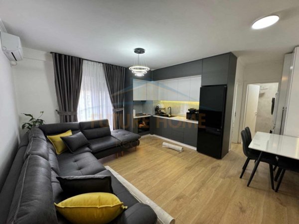 Shitet, Apartament 1+1, prane Xhamise, Selitë