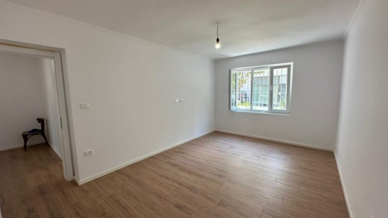 Tirane, shes apartament 2+1 Kati 1, 62 m² 118.000 € (varri bamit)