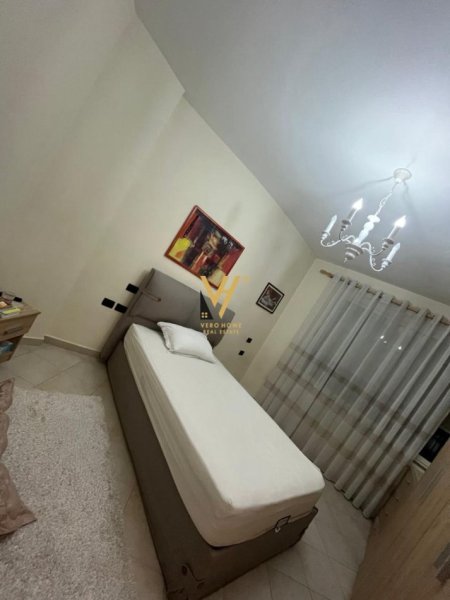Tirane, jepet me qera apartament 1+1+Ballkon Kati 8, 65 m² 400 € (ASTIR)