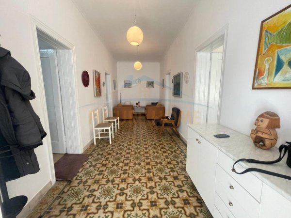 Tirane, jepet me qera apartament 3+1 , 108 m² 800 € (myslym shyri)
