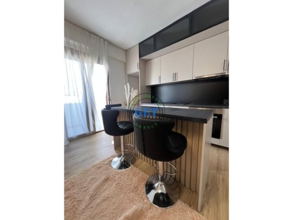 Durres, shitet apartament 4+1 Kati 7, 74 m² 
