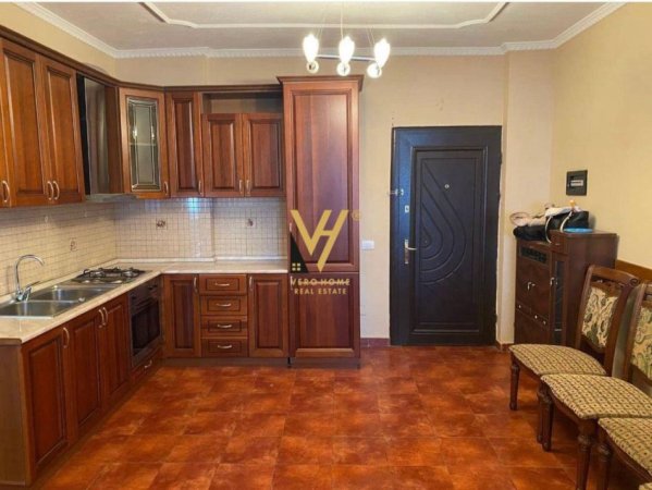 Tirane, jepet me qera apartament 2+1+Ballkon Kati 4, 100 m² 500 € (KOMUNA E PARISIT)
