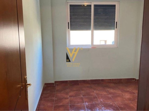 Tirane, jepet me qera apartament 2+1+Ballkon Kati 4, 100 m² 500 € (KOMUNA E PARISIT)