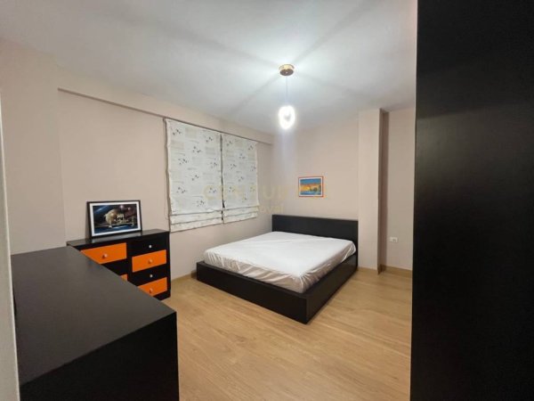 Tirane, jepet me qera apartament 2+1+Ballkon Kati 2, 120 m² 1.250 € (Rruga e Dibres)