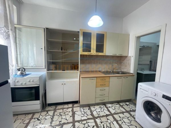 Tirane, jepet me qera apartament 3+1 Kati 0, 108 m² 800 € (Myslym Shyri)