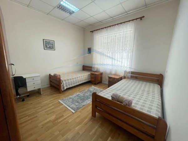 Tirane, jepet me qera apartament 3+1 Kati 0, 108 m² 800 € (Myslym Shyri)