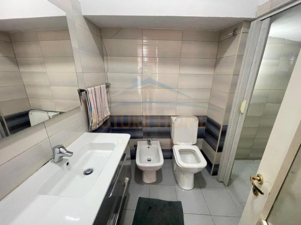 Tirane, jepet me qera apartament 3+1 Kati 0, 108 m² 800 € (Myslym Shyri)