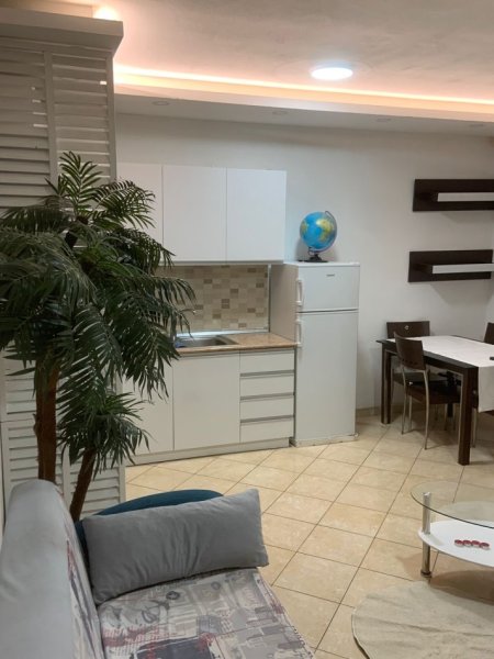 Tirane, jepet me qera apartament 1+1+Ballkon Kati 3, 66 m² 650 € (Kika 1 , Komuna e Parisit)