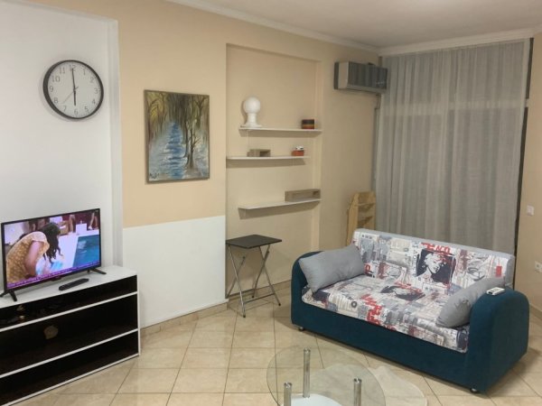 Tirane, jepet me qera apartament 1+1+Ballkon Kati 3, 66 m² 650 € (Kika 1 , Komuna e Parisit)