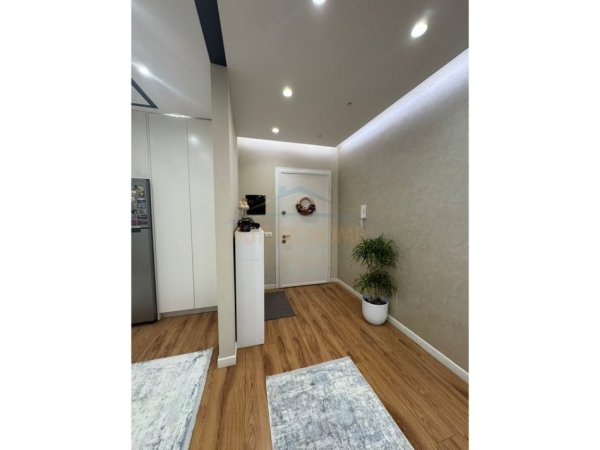 Shitet, Apartament 3+1+2+2 Post Parkime, Fusha e Aviacionit (Kompleksi Turdiu)