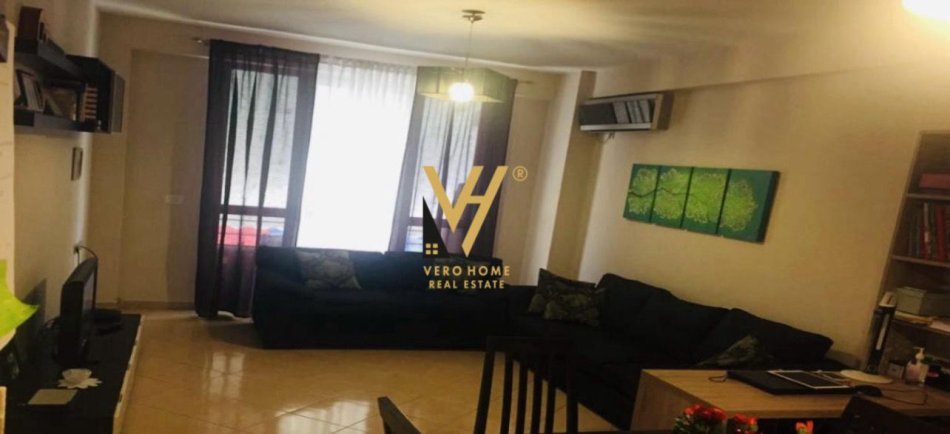 Tirane, jepet me qera apartament 1+1+Ballkon Kati 6, 73 m² 350 € (YZBERISHT)