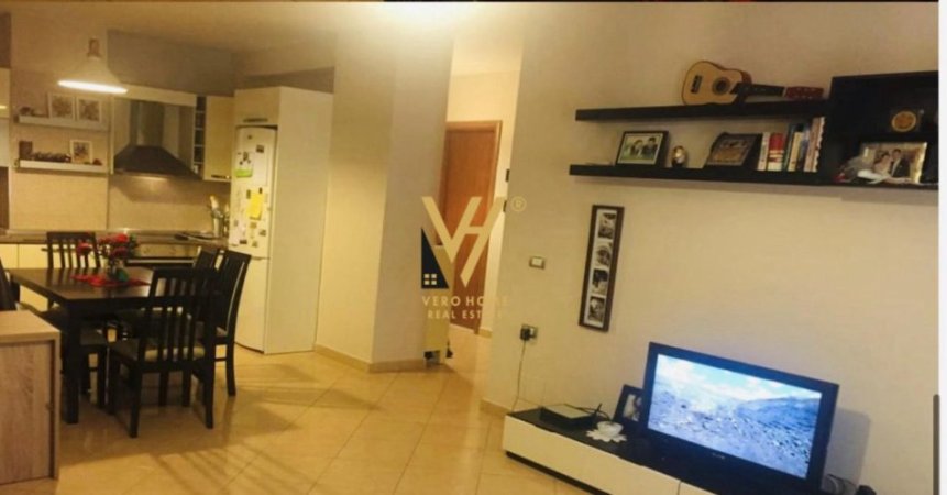 Tirane, jepet me qera apartament 1+1+Ballkon Kati 6, 73 m² 350 € (YZBERISHT)