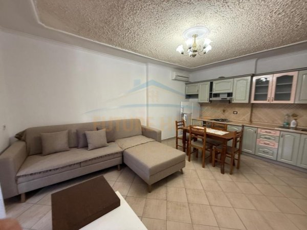 Tirane, jepet me qera apartament 1+1 Kati 5, 58 m² 350 € (kinostudio, Tiran)