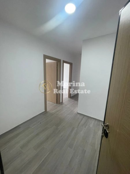 Tirane, jepet me qera apartament 3+1 Kati 3, 117 m² 500 € (Rruga 5 Maji)