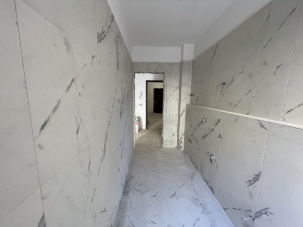 Tirane, shitet apartament 1+1+Ballkon Kati 1, 122.500 € (Rruga Dritan Hoxha, Kompleksi Aura)