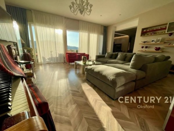 Tirane, shitet apartament Kati 8, 228 m² 360.000 € 