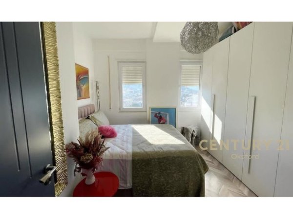 Tirane, shitet apartament Kati 8, 228 m² 360.000 € 
