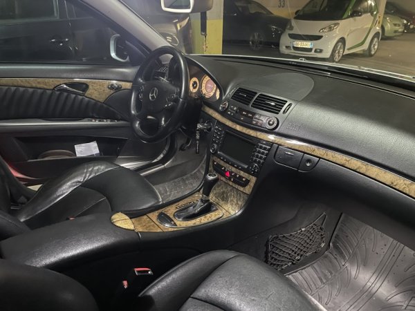 Tirane, shitet makine Mercedes Benz Evo E200 Nafte, gri metalizato automatik Kondicioner 240.000 km 6.300 €