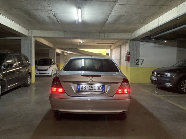 Tirane, shitet makine Mercedes Benz Evo E200 Nafte, gri metalizato automatik Kondicioner 240.000 km 6.300 €