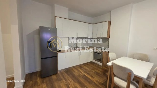 Tirane, jepet me qera apartament 1+1 Kati 7, 65 m² 400 € (Fresku-Rruga e Dajtit)