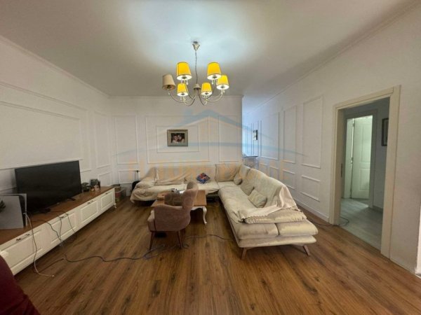 Tirane, jepet me qera apartament 3+1 Kati 1, 130 m² 1.500 € (bllok,tiran)