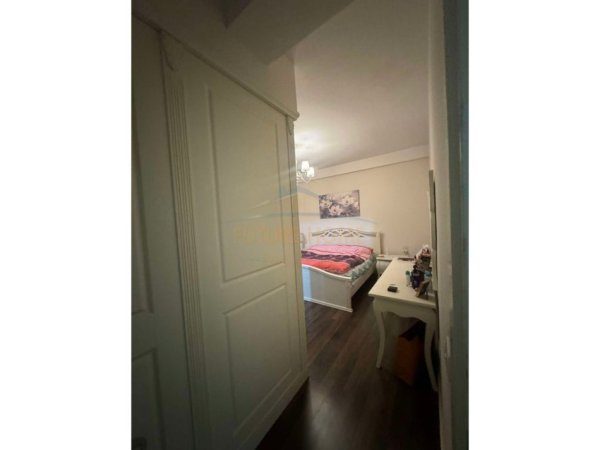 Tirane, jepet me qera apartament 3+1 Kati 1, 130 m² 1.500 € (bllok,tiran)