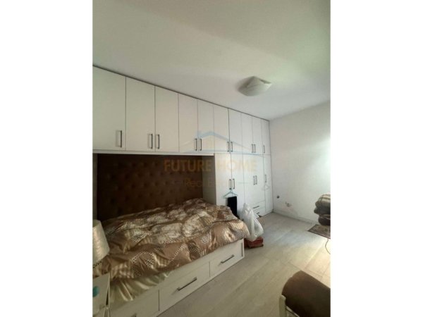 Tirane, jepet me qera apartament 3+1 Kati 1, 130 m² 1.500 € (bllok,tiran)
