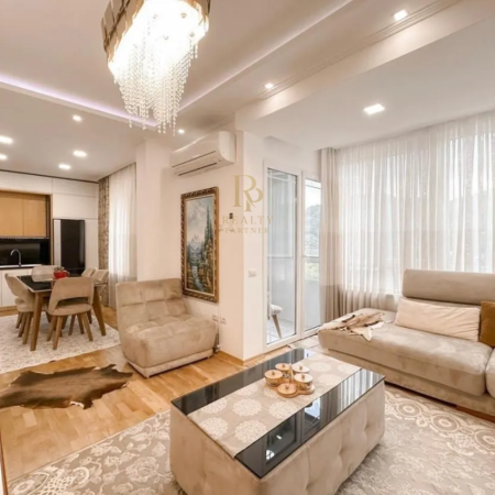 Tirane, shitet apartament 3+1+Ballkon Kati 3, 123 m² 250.000 € (Prane Kopeshtit Botanik)