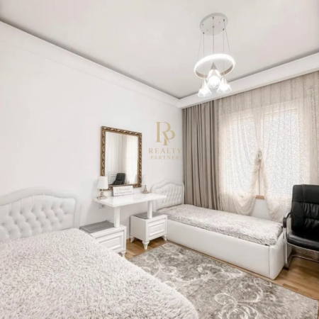 Tirane, shitet apartament 3+1+Ballkon Kati 3, 123 m² 250.000 € (Prane Kopeshtit Botanik)