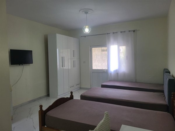 Tirane, jepet me qera garsonier Kati 1, 30 m² 300 € (Konviktet Inxhinieria e Ndertimit)