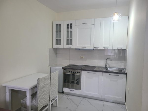 Tirane, jepet me qera garsonier Kati 1, 30 m² 300 € (Konviktet Inxhinieria e Ndertimit)