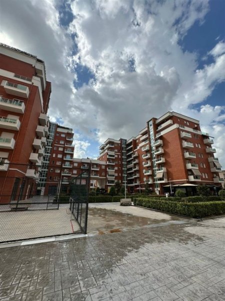Tirane, shitet apartament 1+1+Ballkon Kati 5, 77 m² 135.000 € (Unaza e Re)