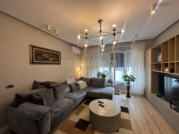 Tirane, shes apartament 2+1+2+POST PARKIMI , 93 m² 240.000 € (Liqeni i Thatë)