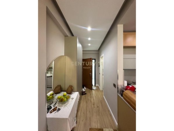 Tirane, shes apartament 2+1+2+POST PARKIMI , 93 m² 240.000 € (Liqeni i Thatë)