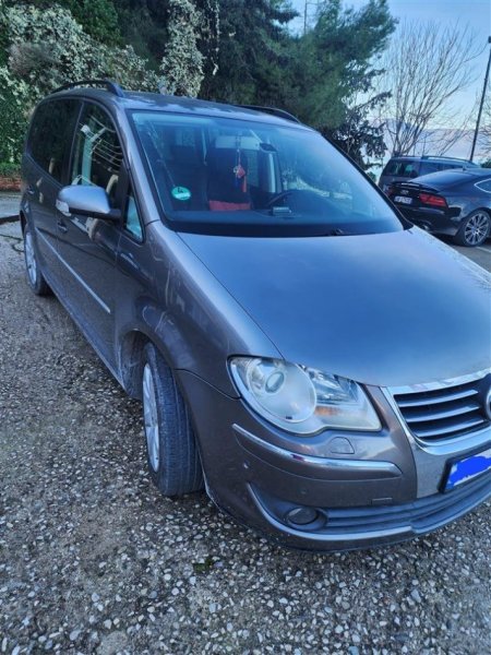 Vlore, shes makine Volkswagen Touran Nafte, gri metalizato automatik Klima 220.000 km 4.500 €