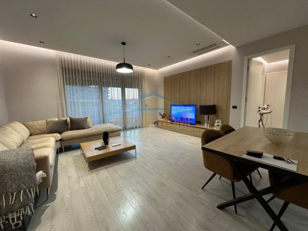 Tirane, jepet me qera apartament 3+1 Kati 2, 172 m² 1.800 € (deliorgji)