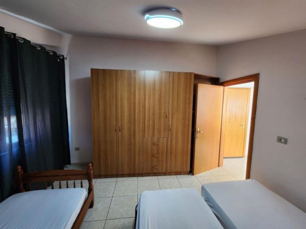 Tirane, jepet me qera shtepi 1+1 Kati 3, 56 m² 400 € (21 Dhjetori , Blloku Ambasadave)