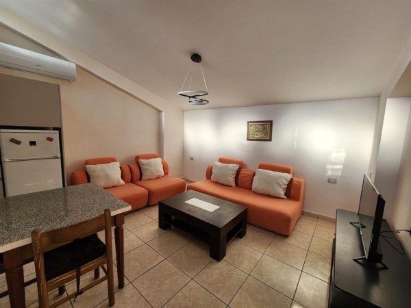 Tirane, jepet me qera shtepi 1+1 Kati 3, 56 m² 400 € (21 Dhjetori , Blloku Ambasadave)