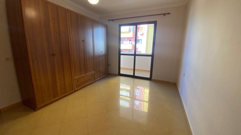 Tirane, jepet me qera apartament 1+1+Ballkon Kati 4, 65 m² 350 € (Tv Klan , Porcelan)