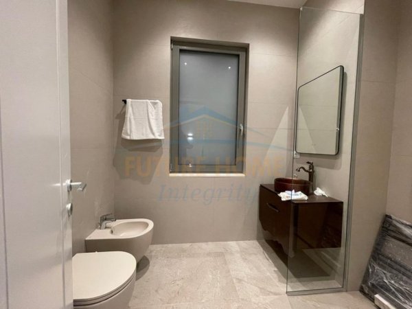 Tirane, shitet Vile 4+1+Aneks+Ballkon Kati 1, 255 m² 825.000 € (sauk)