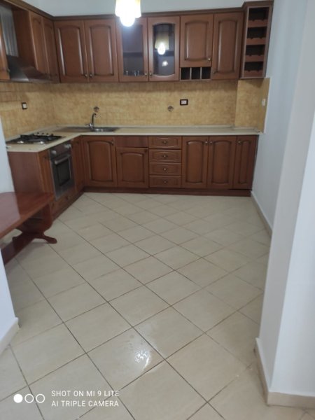 Tirane, shitet 2+1 Kati 4, 70 m² 100.000 € (ALLIAS)