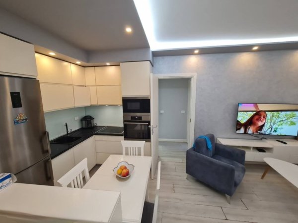 Tirane, shitet apartament 2+1 , 80 m² (Ish Parku Autobuzave)