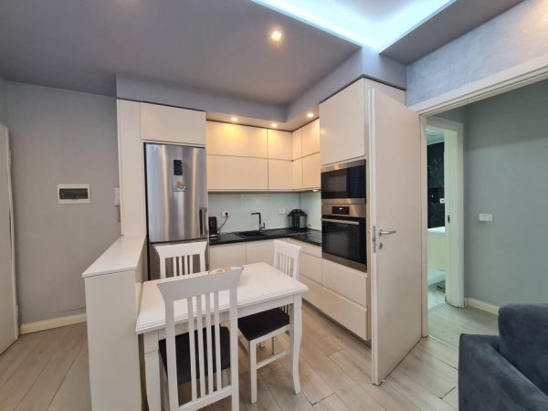 Tirane, shitet apartament 2+1 , 80 m² (Ish Parku Autobuzave)