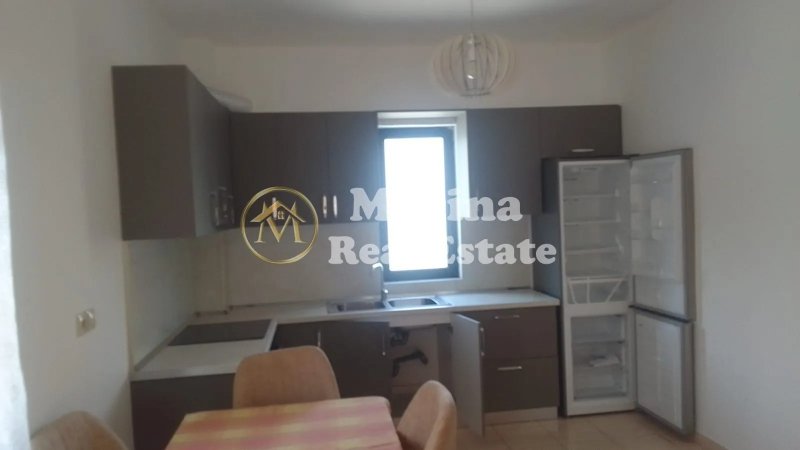 Tirane, jepet me qera shtepi 3+1 Kati 2, 120 m² 400 € (Astir)