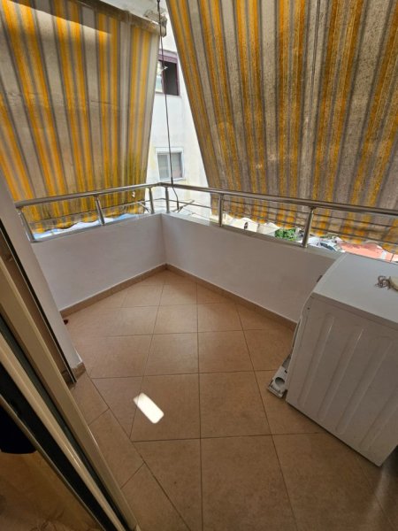 Tirane, shitet apartament 2+1+Ballkon Kati 3, 93 m² 120.000 € (Restorant Fresku)
