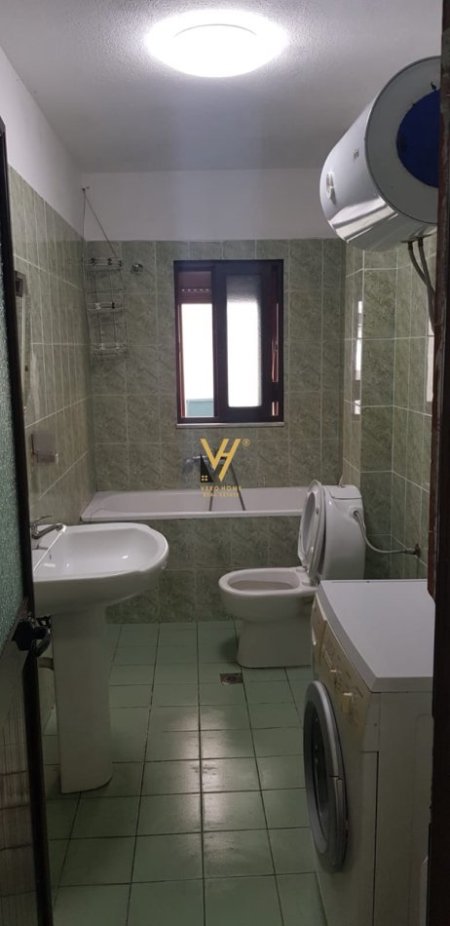 Tirane, jepet me qera apartament 2+1+Ballkon Kati 4, 93 m² 600 € (SHESHI WILLSON)