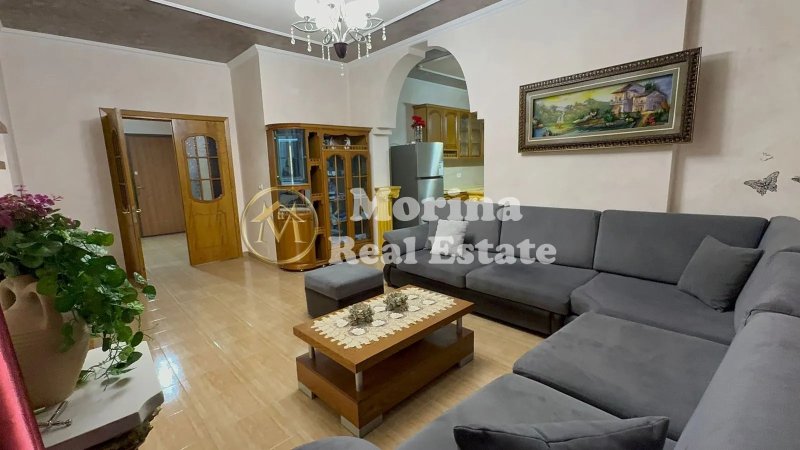 Tirane, jepet me qera apartament 3+1 Kati 1, 120 m² 600 € (Rruga 5 Maji)