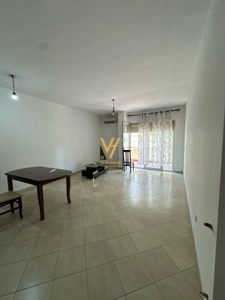 Tirane, jepet me qera apartament 2+1+Ballkon Kati 2, 105 m² 700 € (KOMUNA E PARISIT)